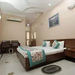 Room In Bb - Bed And Breakfast Cum Home Stay