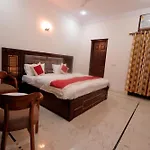 Room In Bb - Bed And Breakfast Cum Home Stay