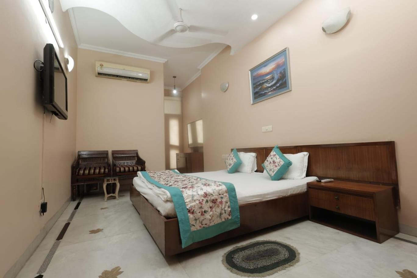 Guest house In Bb - Cum New Delhi